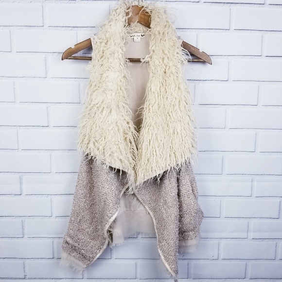 Double Zero Sweaters - Medium Sleeveless Faux Fur Cream Vest Sweater